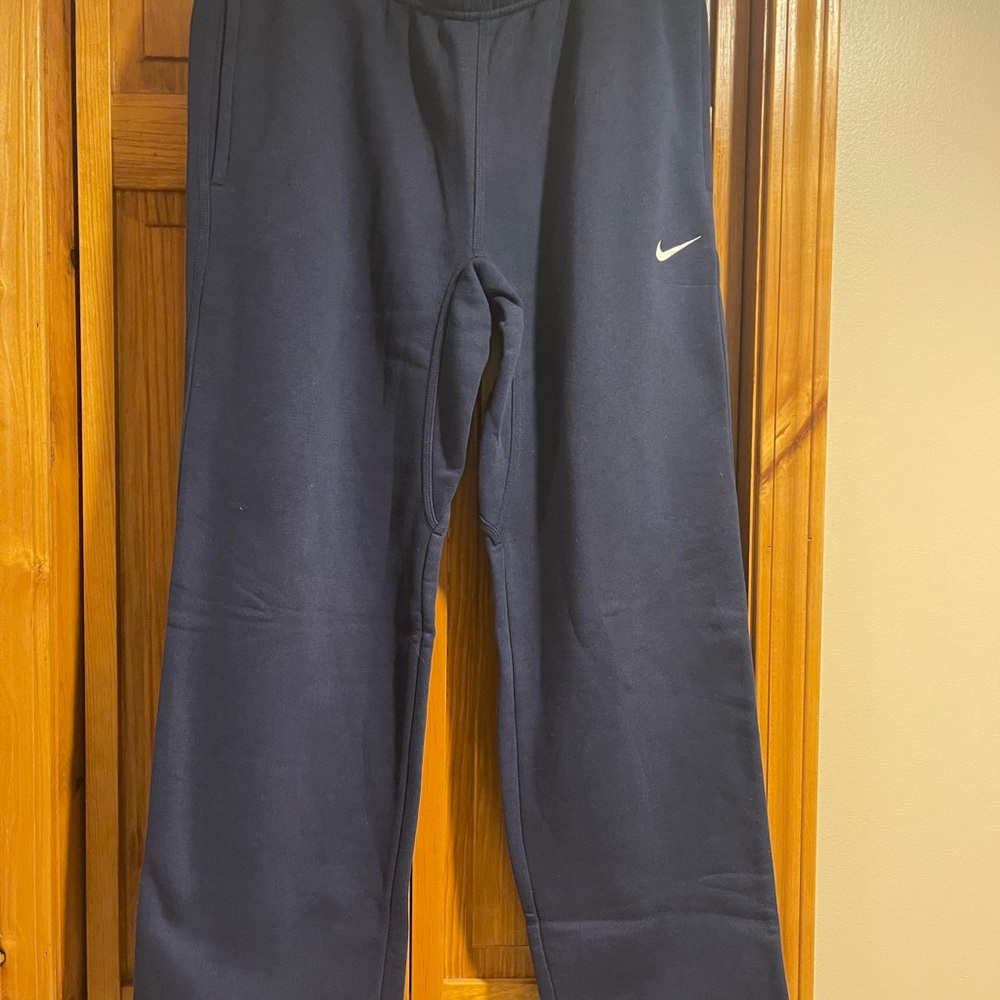 Nike Men’s Navy Blue Logo Sweatpants